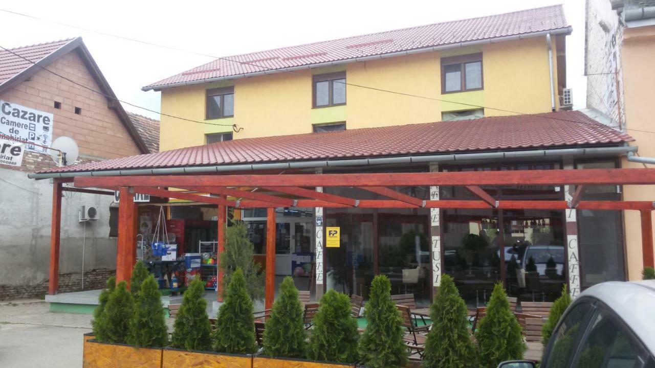 La Tusi Lovrin Hotel Exterior photo